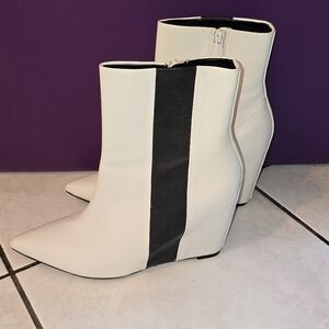 Calvin Klein White Leather Ankle Booties Size 9 - 9.5